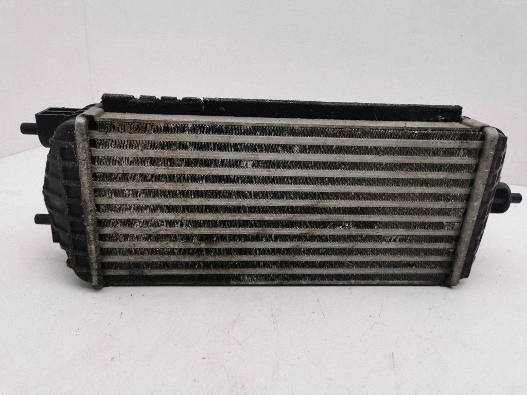 Vahejahuti radiaator