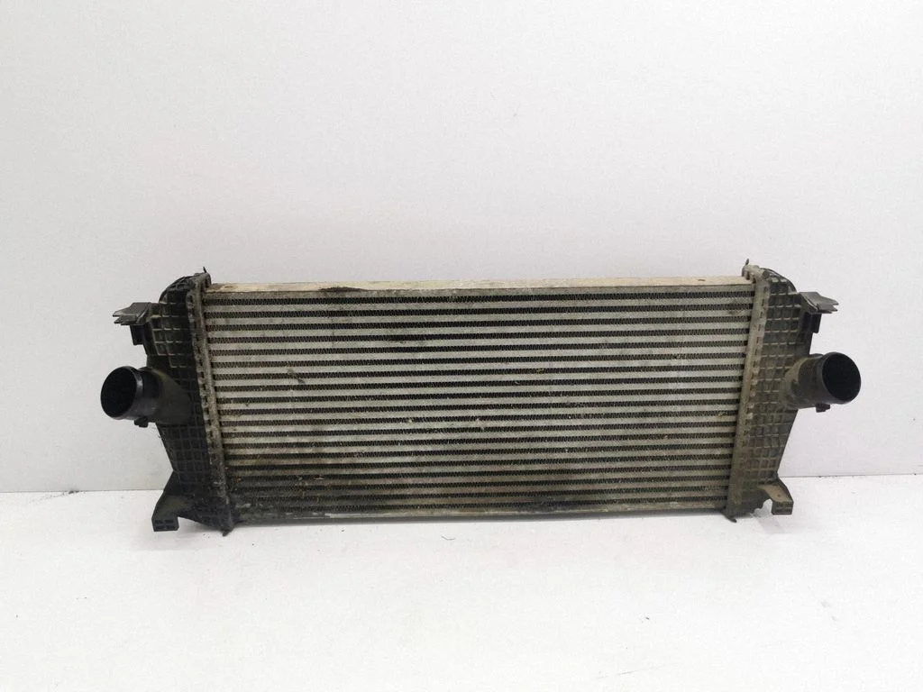 Vahejahuti radiaator 04677732AC