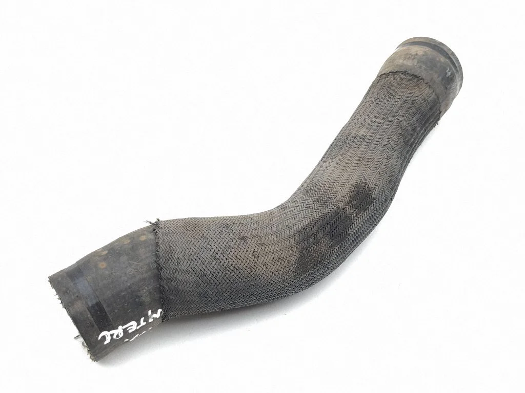 Vahejahuti voolik (-ud)/ toru (-d) 670004156