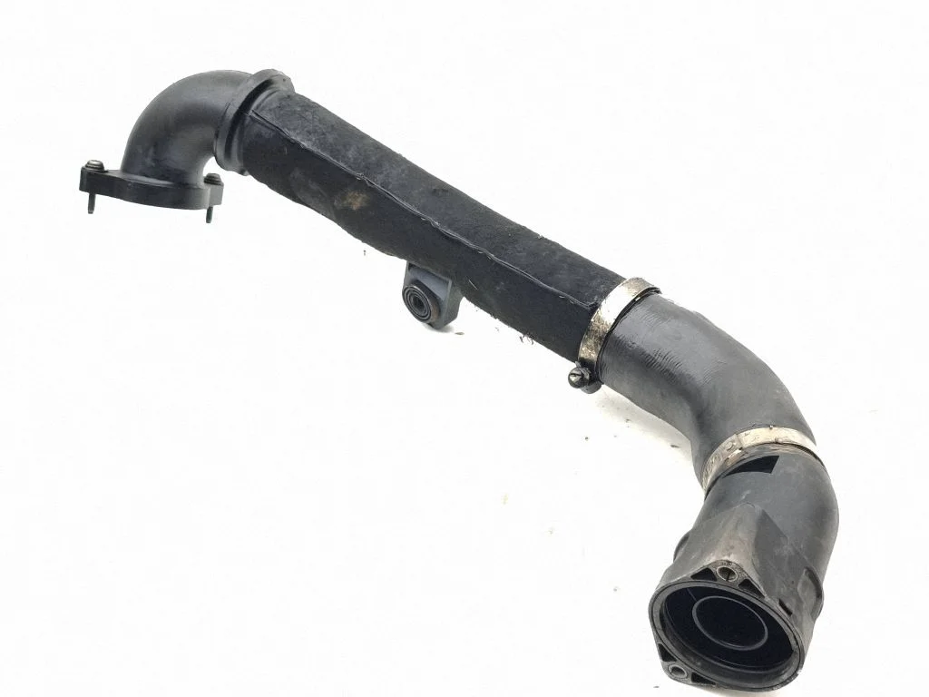 Wąż / rura intercoolera 04L145828G