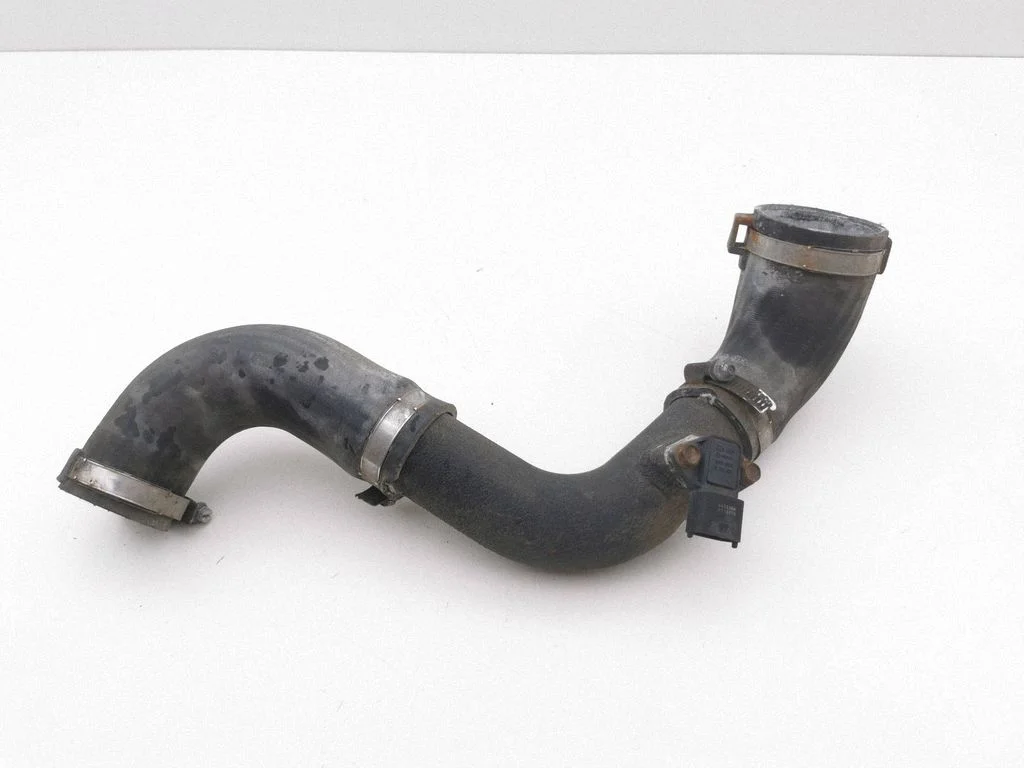 Wąż / rura intercoolera 393002B050