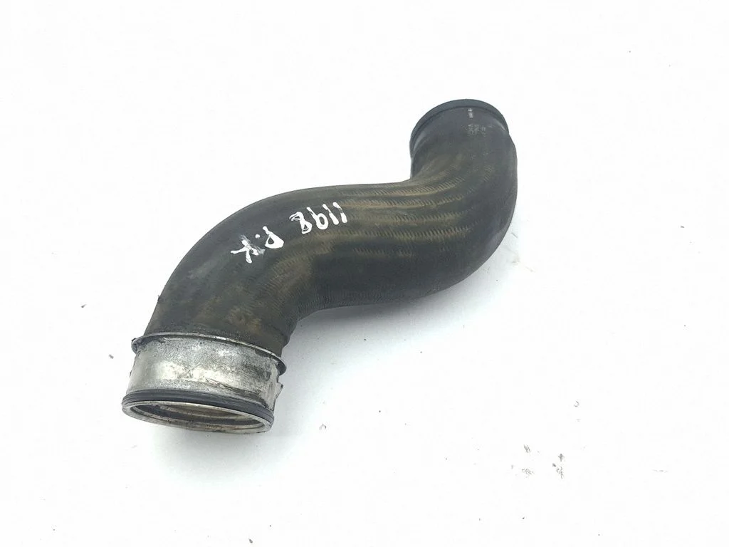 Vahejahuti voolik (-ud)/ toru (-d) A6395280982