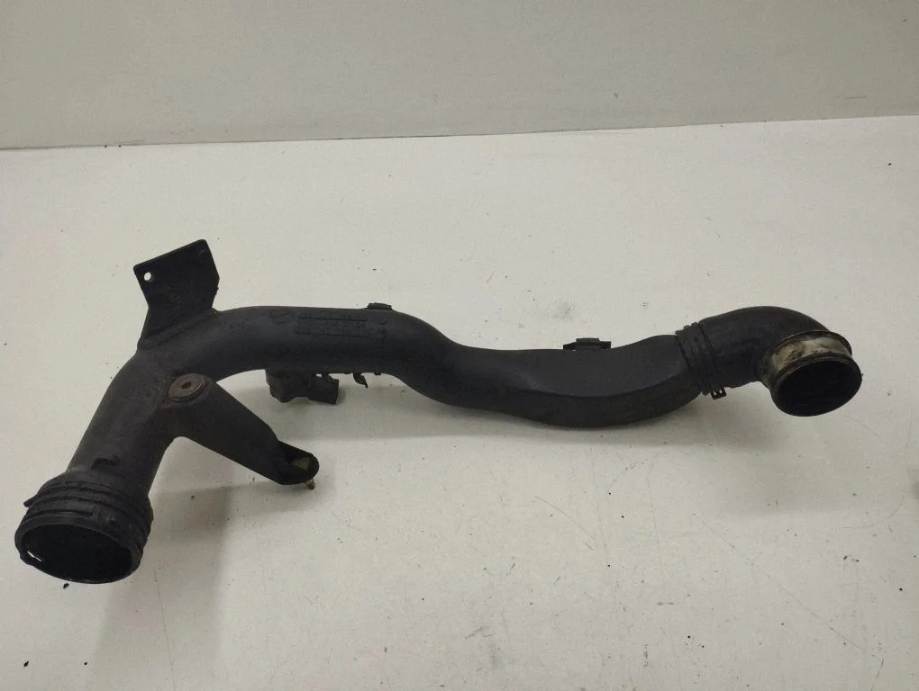 Vahejahuti voolik (-ud)/ toru (-d) – Volkswagen Passat B5.5 (2001-2005)