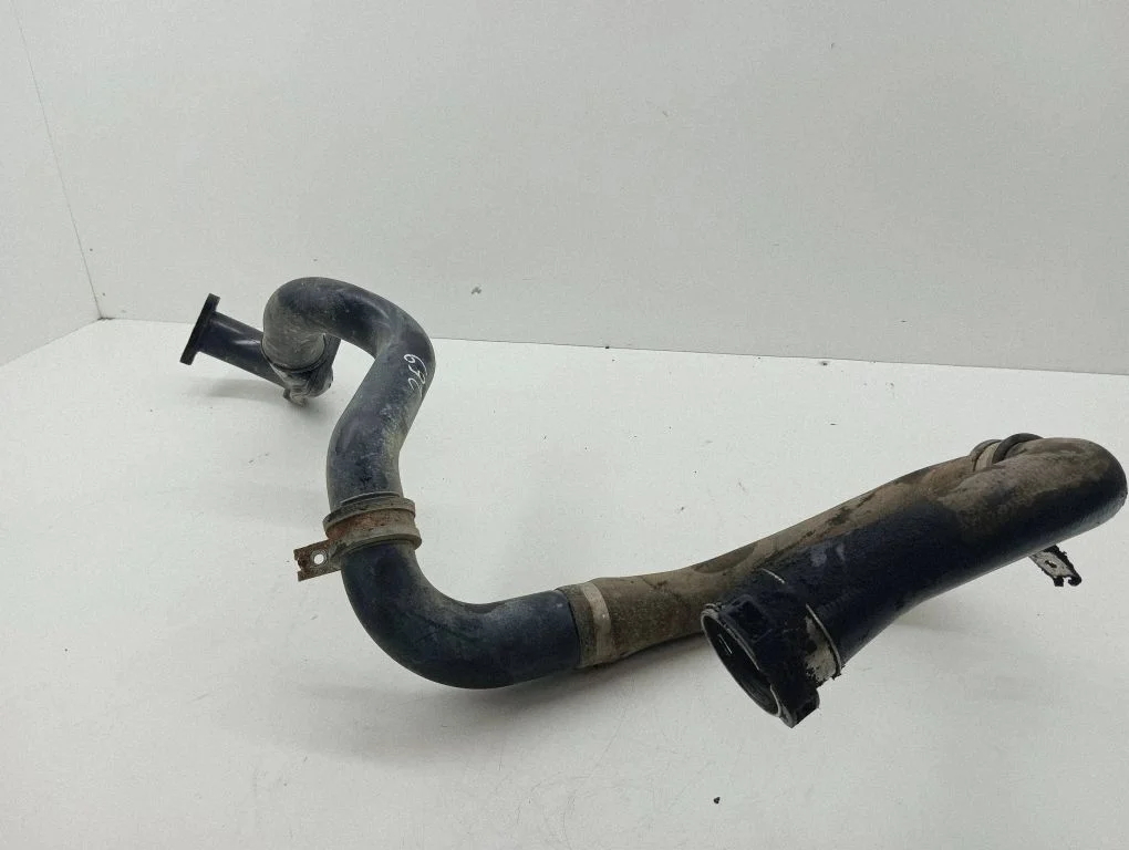 Intercooler hose/pipe 2001998E