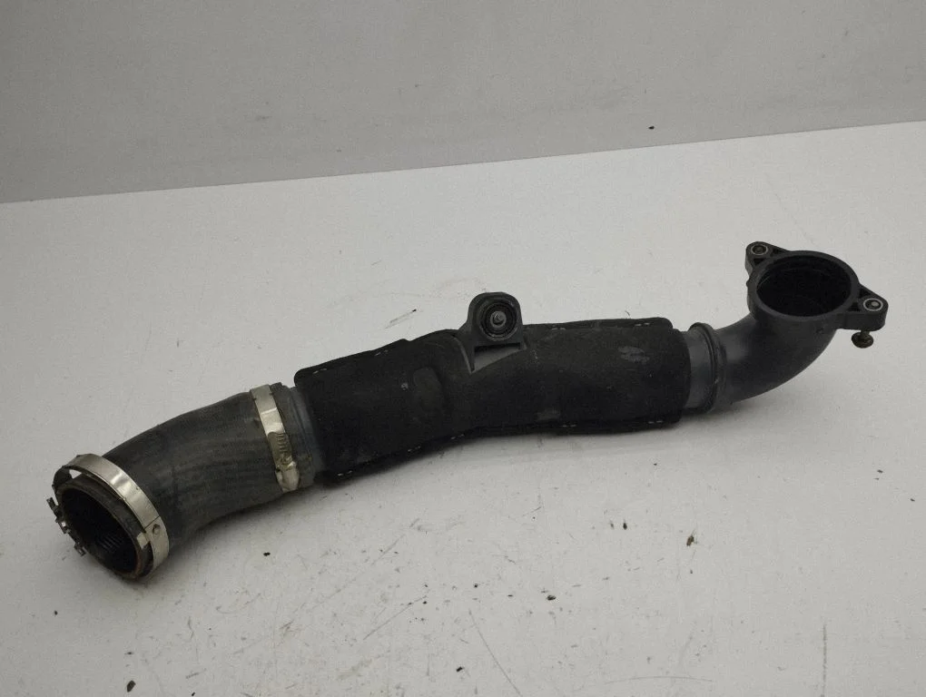Wąż / rura intercoolera 04L145828R