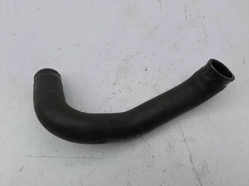 Intercooler hose/pipe – right