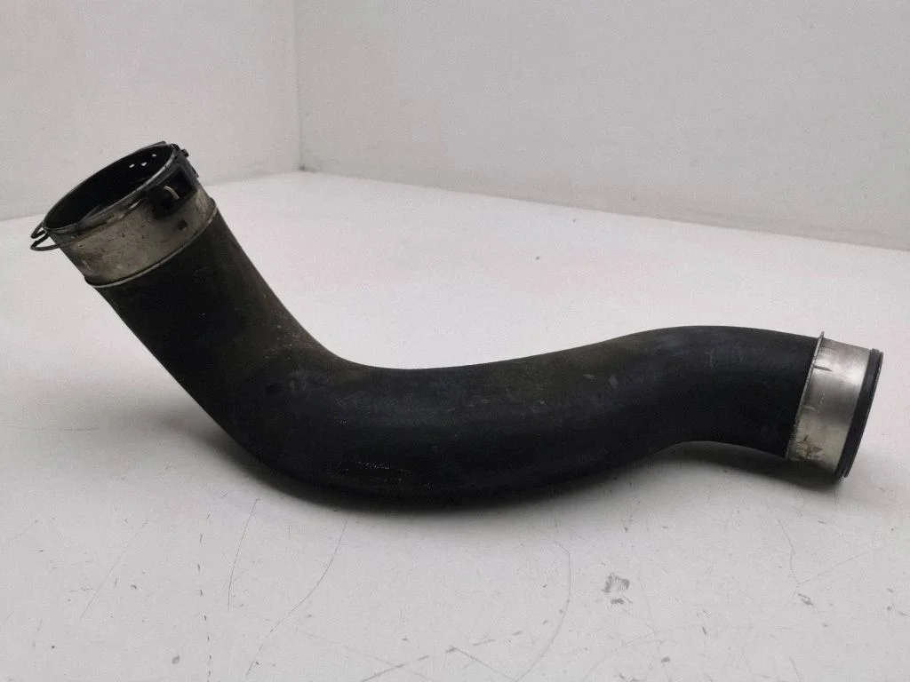 Intercooler hose/pipe – right
