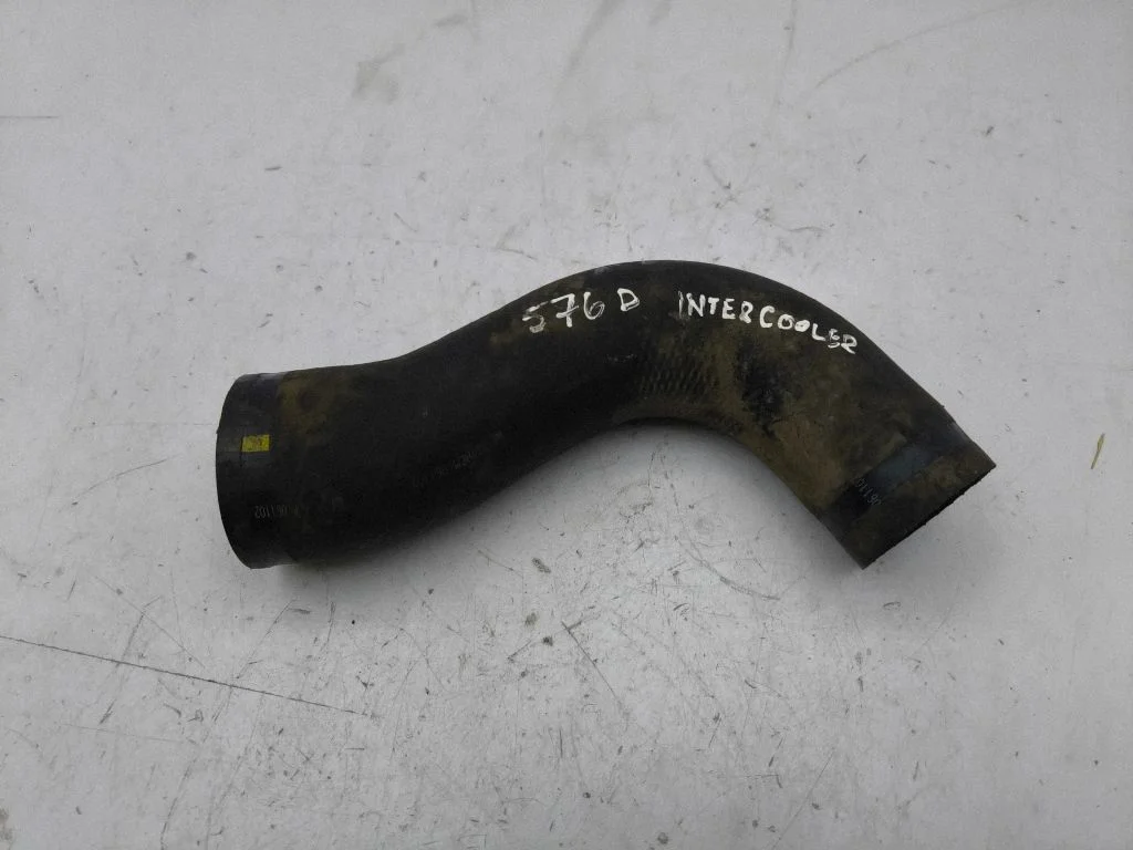 Intercooler hose/pipe – right