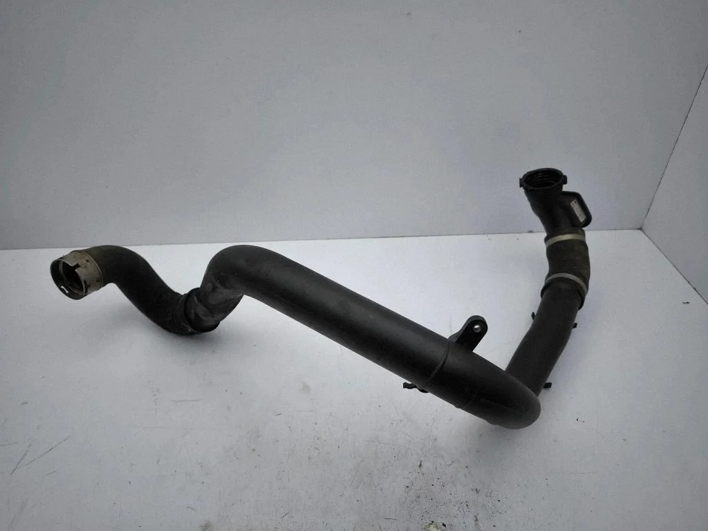 Vahejahuti voolik (-ud)/ toru (-d) 8512206