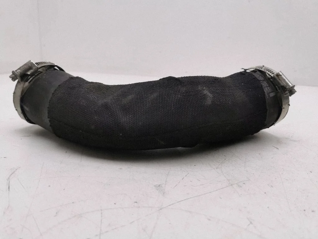 Vahejahuti voolik (-ud)/ toru (-d) 4G0145737