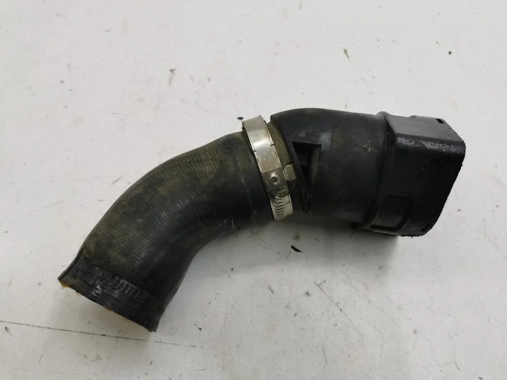 Intercooler hose/pipe 04L145828G