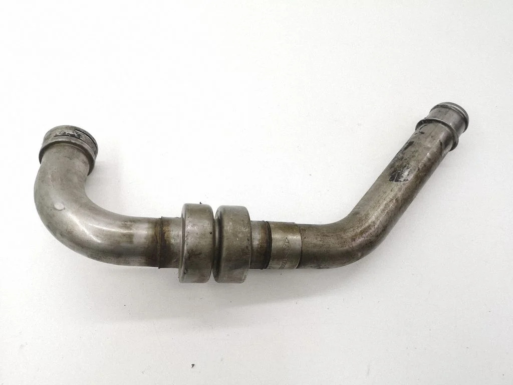 Vahejahuti voolik (-ud)/ toru (-d) 8200541294A