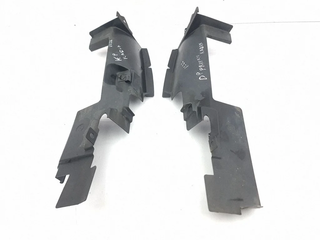 Intercooler air guide/duct channel M161098A