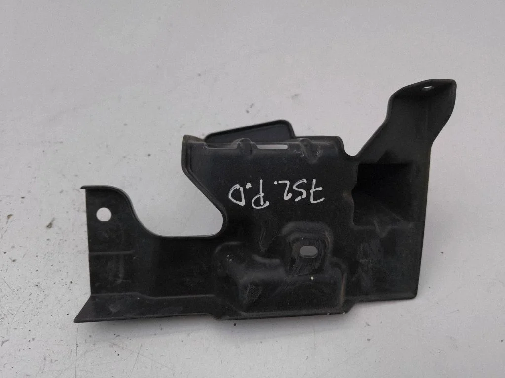 Intercooler air guide/duct channel 6400D586
