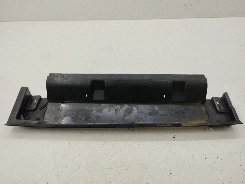 Intercooler air guide/duct channel 7T166C646AC