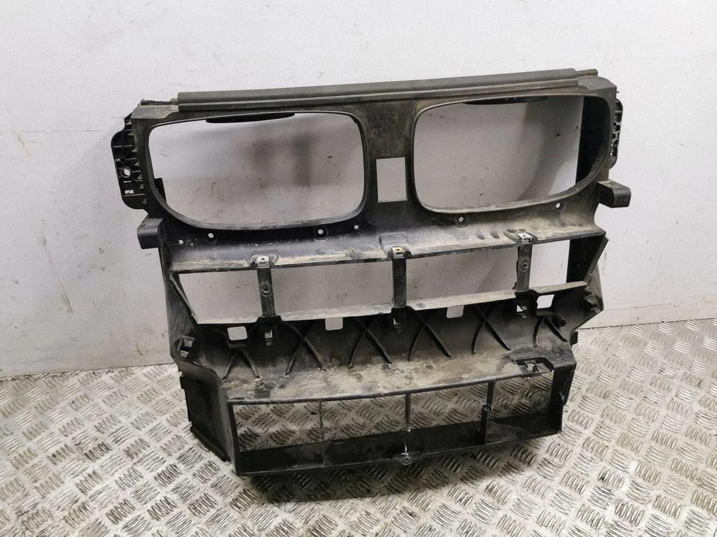 Intercooler air guide/duct channel 7177878