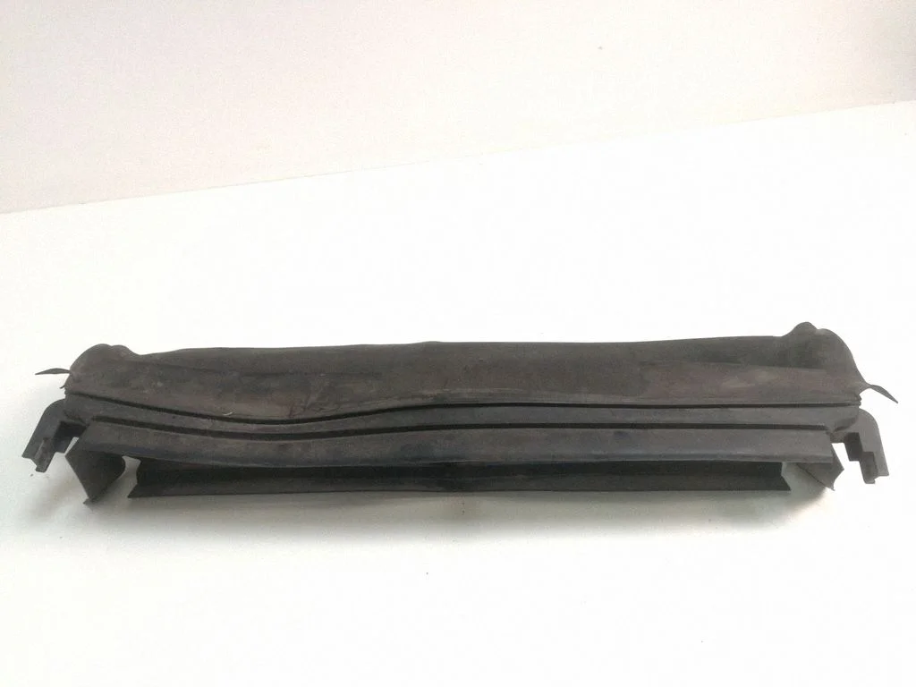 Intercooler air guide/duct channel BM518312A