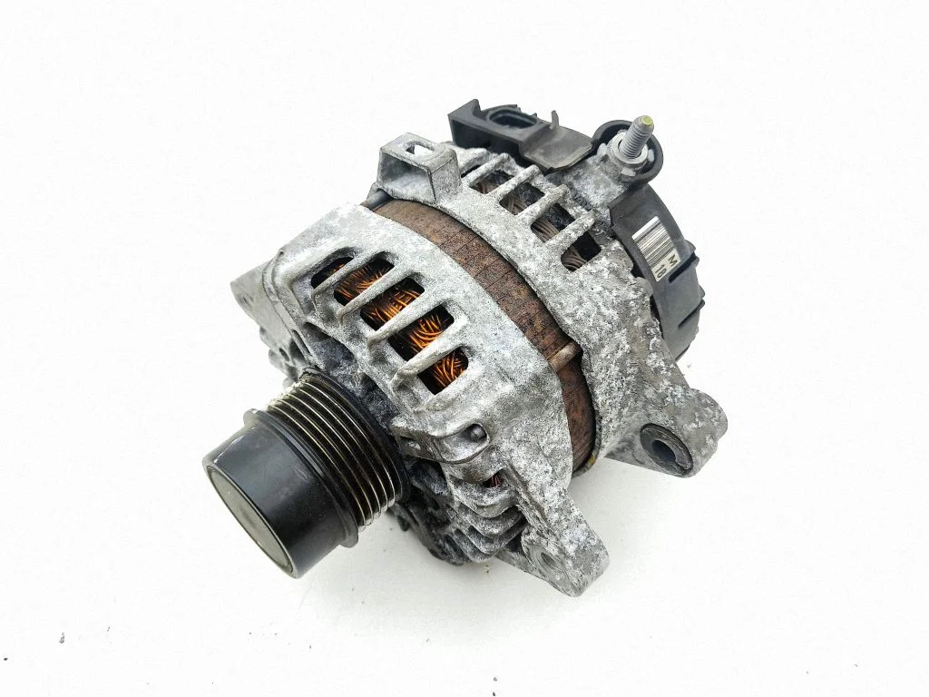 Alternator 373002B960