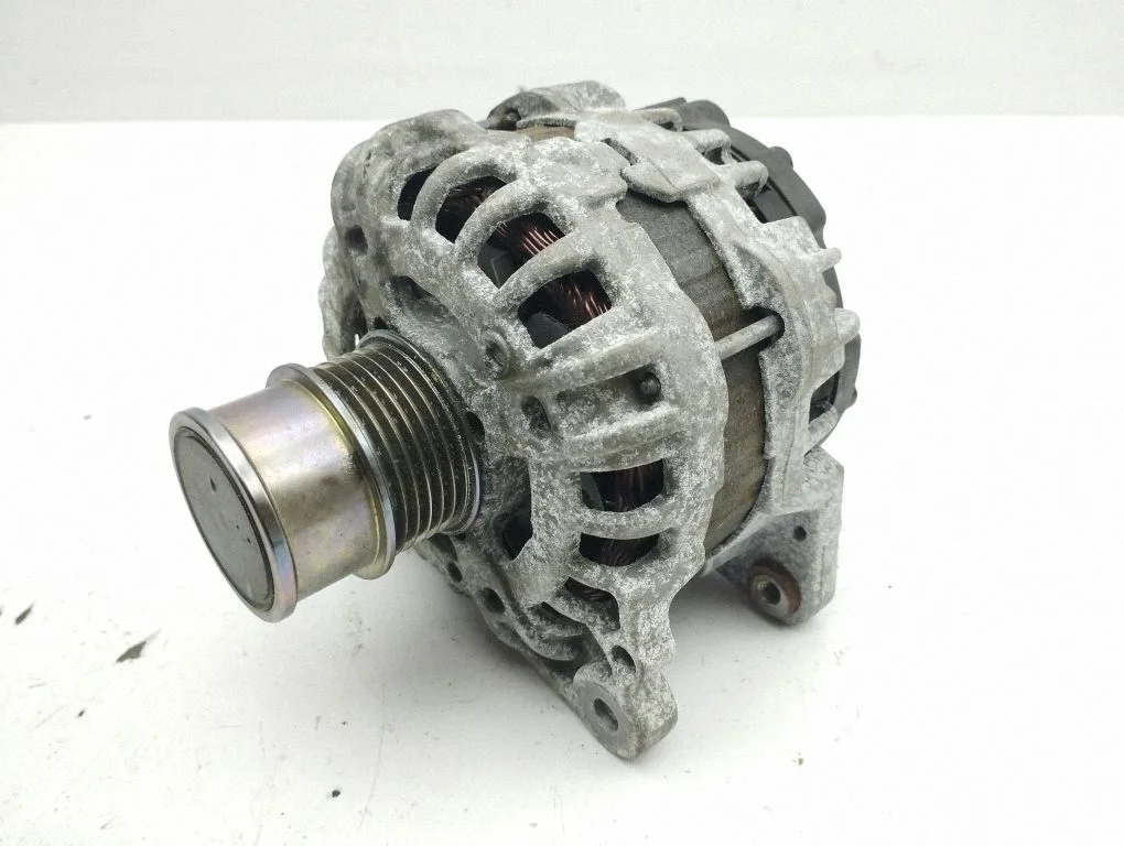 Generator/alternator 04E903015A