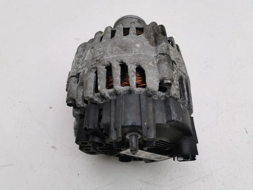 Generaator 04E903015
