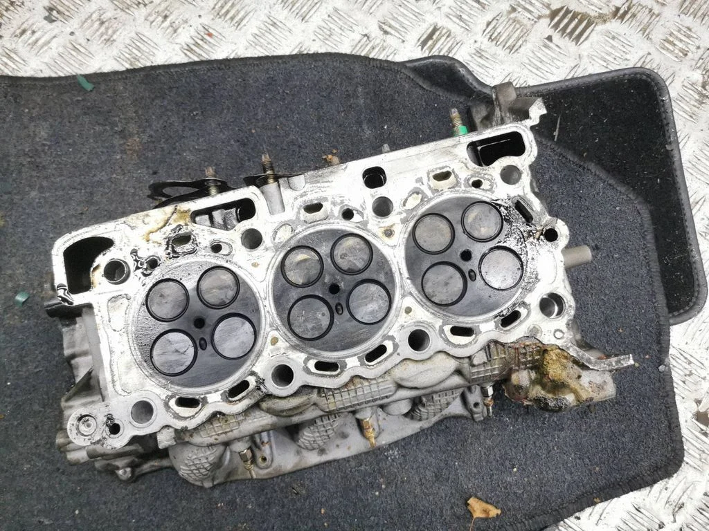 Engine head 4R806090