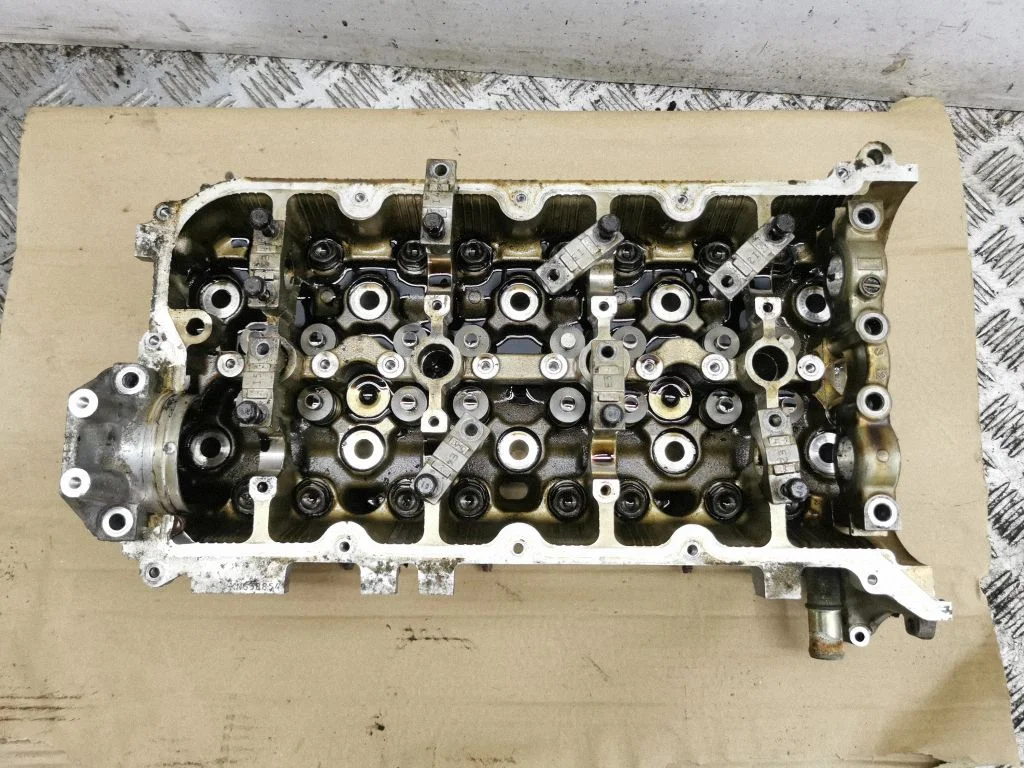 Engine head KNG38854