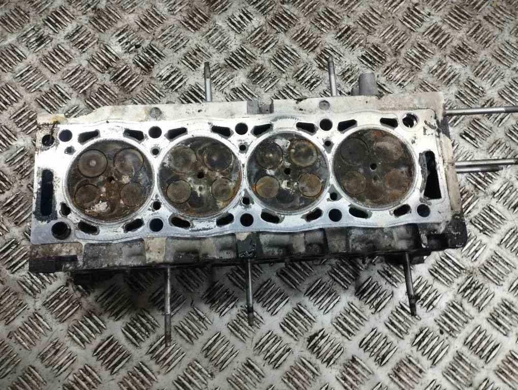 Dzinēja galva