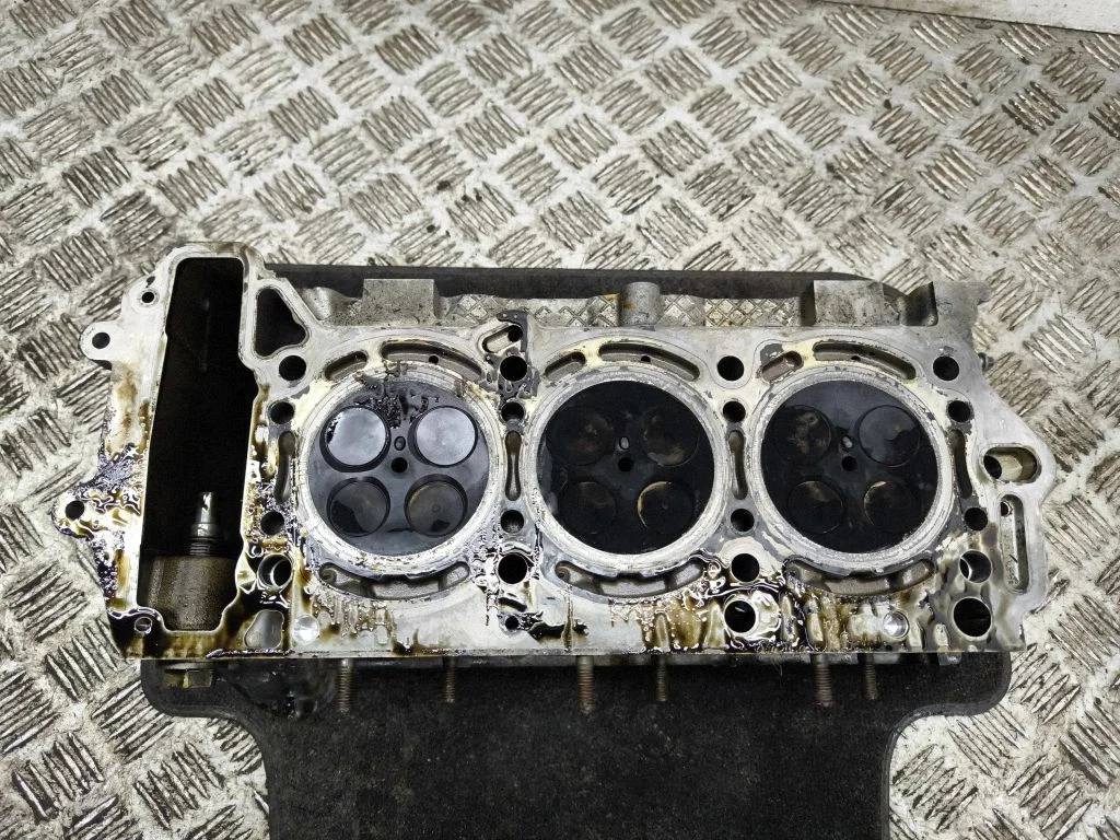 Engine head A6420108820