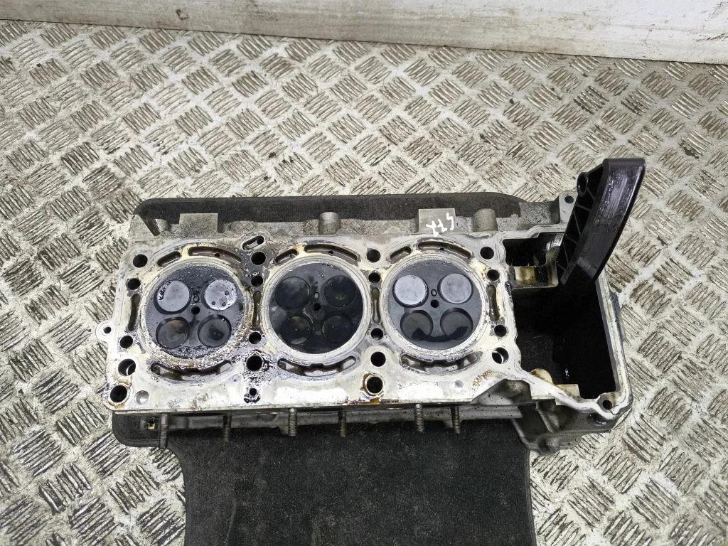 Engine head A6420106720
