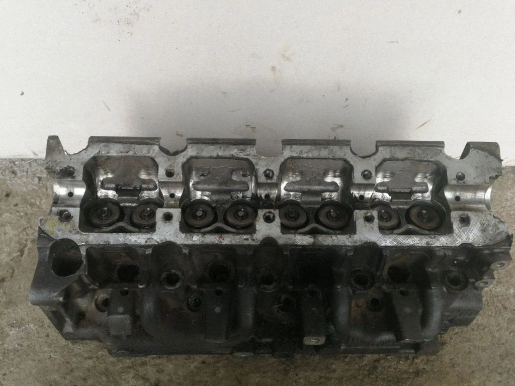 Engine head F9SQ3222B33133033