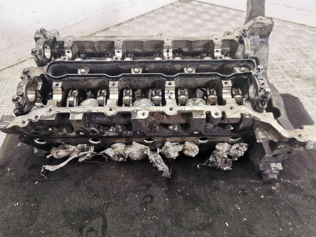 Dzinēja galva R6400162201