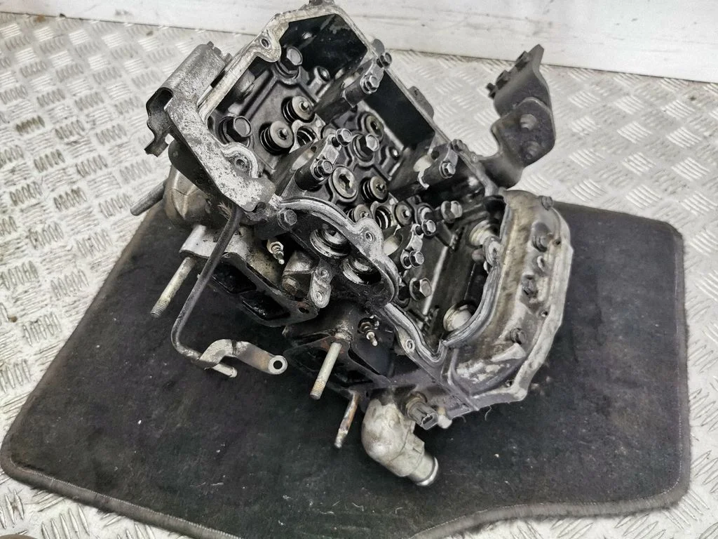 Engine head – left