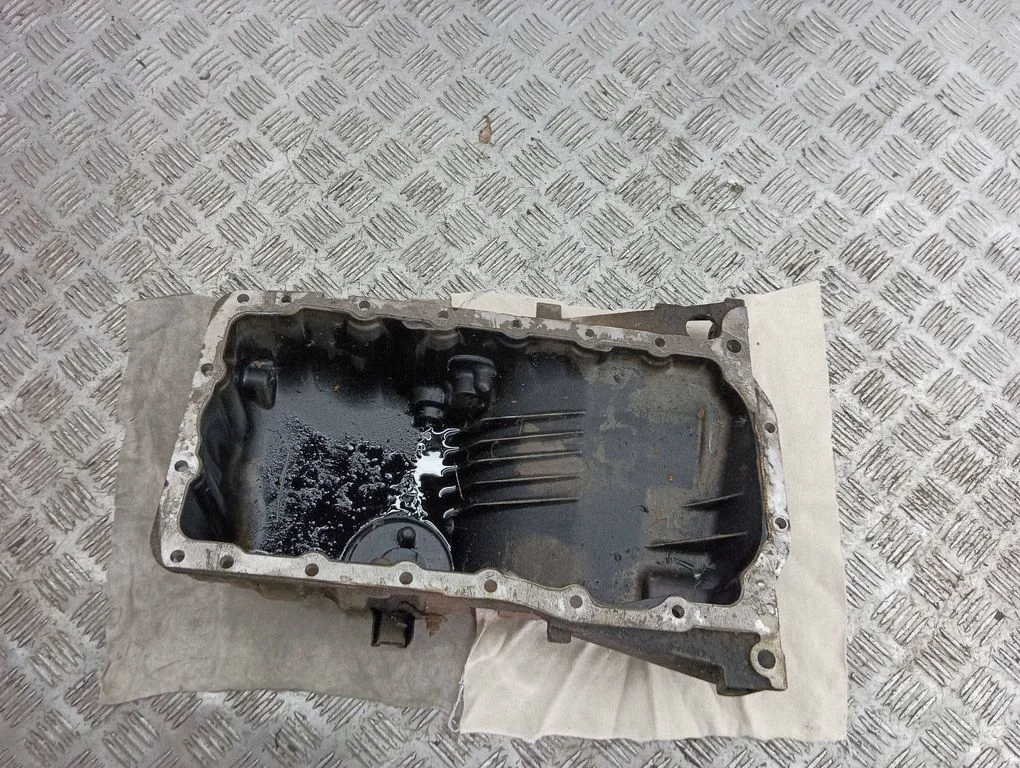 Oil sump 06B103603AQ