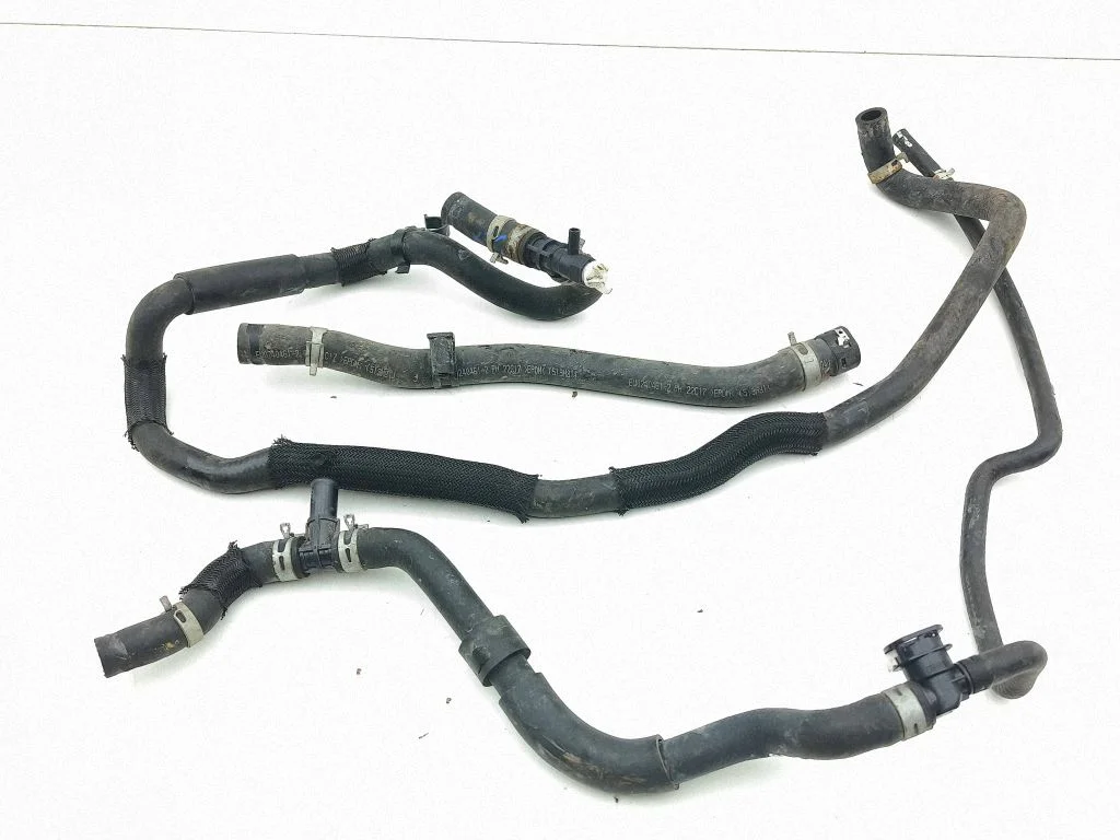 Coolant pipe/hose