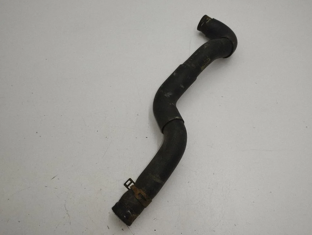 Coolant pipe/hose