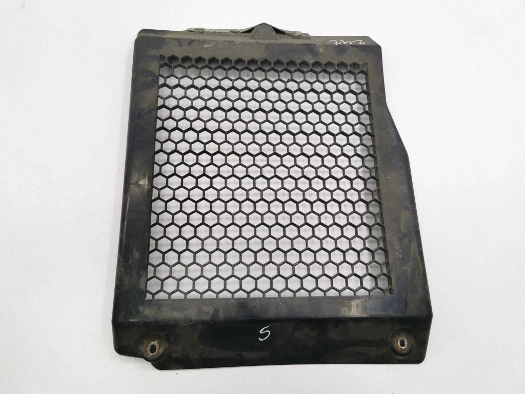 Engine cover (trim) L33E207B0