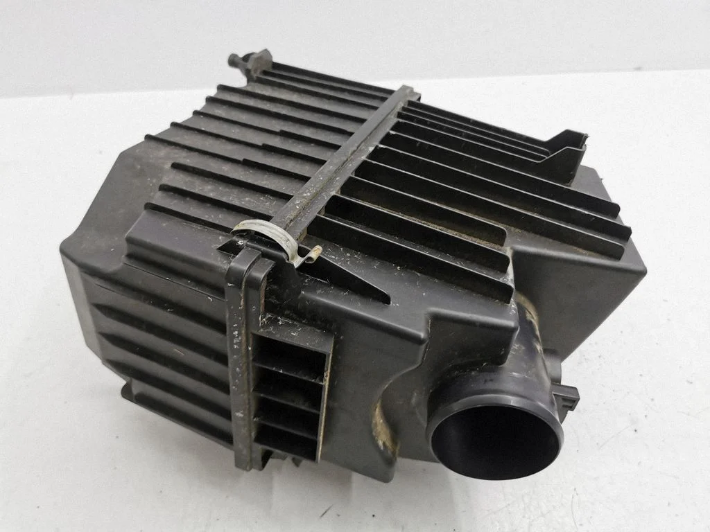 Air filter box R2AX13Z02