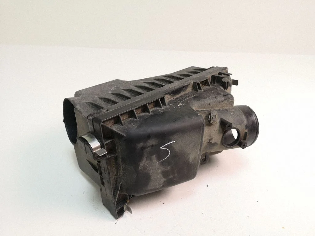 Air filter box – Toyota Corolla Verso AR10 (2004-2009)