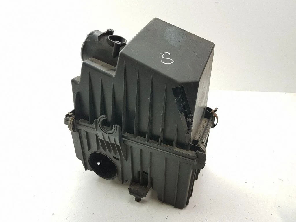 Air filter box R2AX13Z02