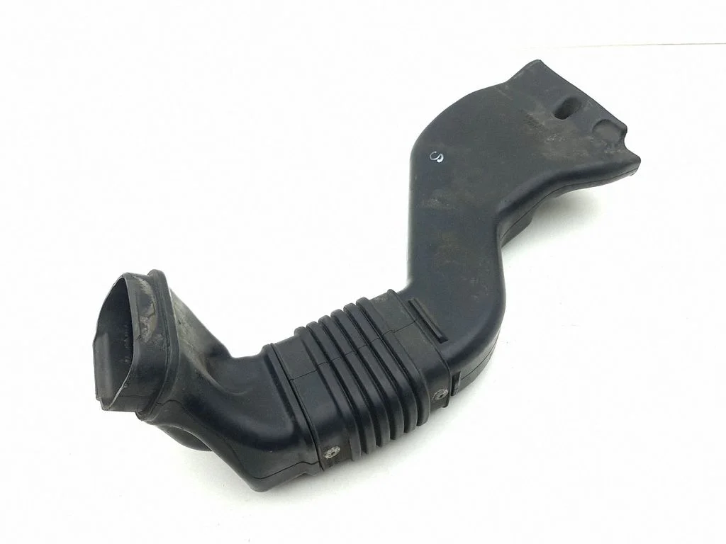 Air intake duct part 1505A538