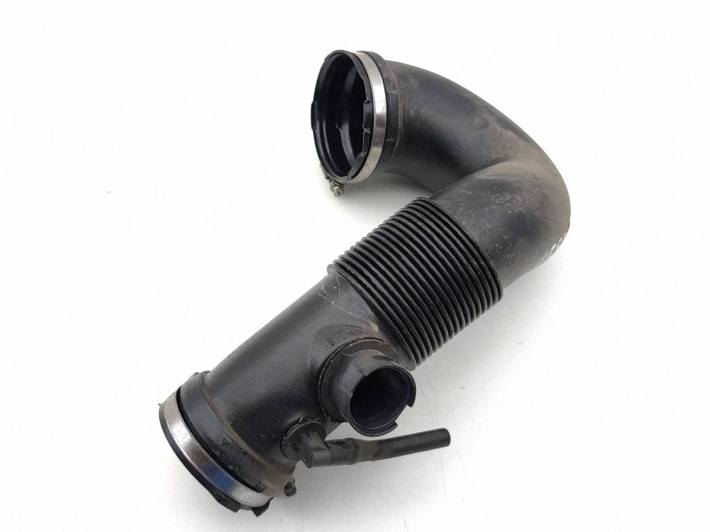 Air intake hose/pipe 06L129616F