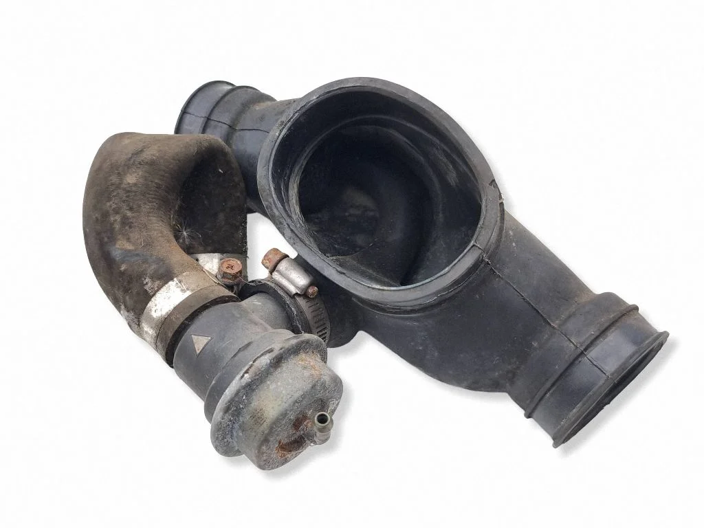 Air intake hose/pipe MD161260