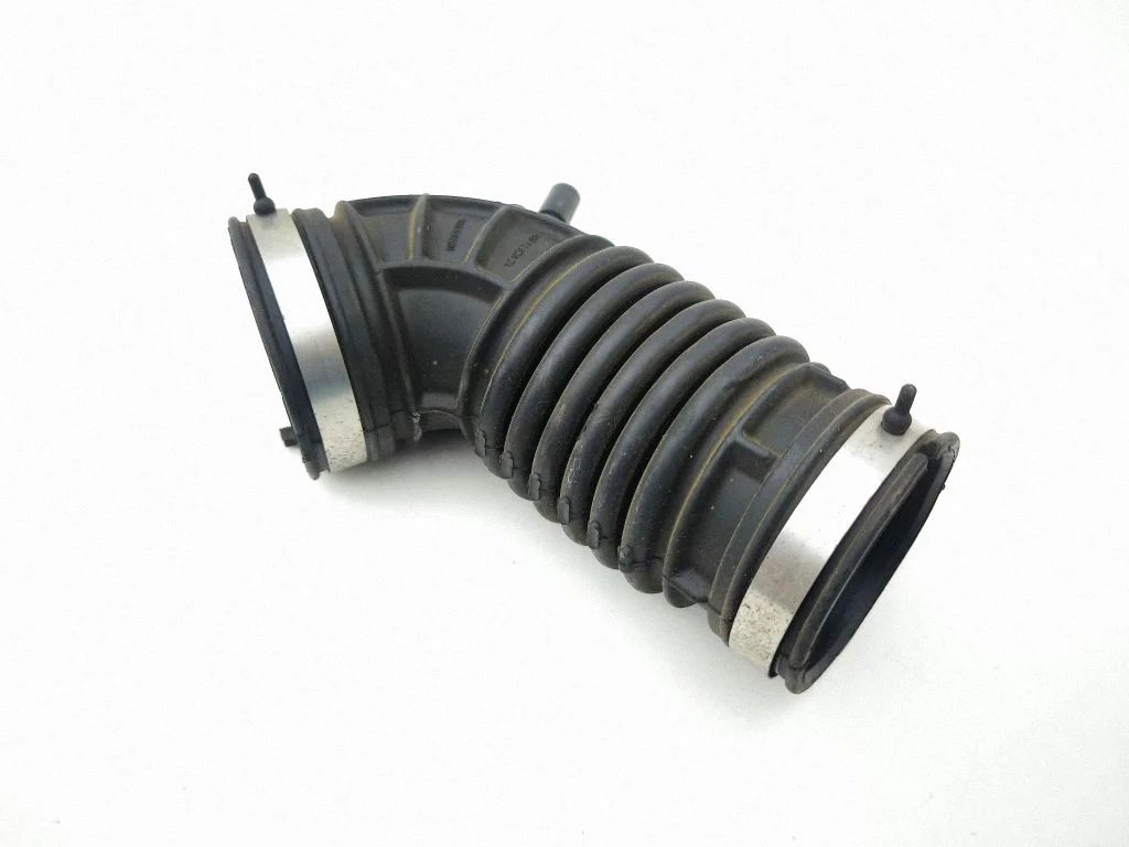 Air intake hose/pipe 165765JU0A