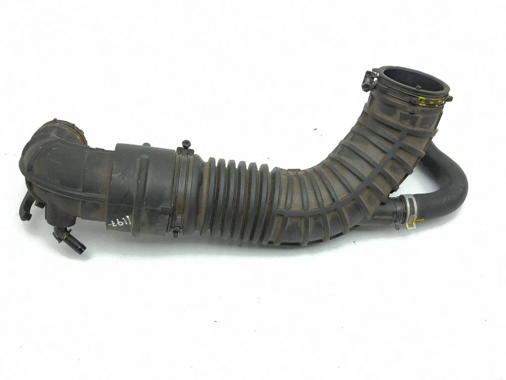 Air intake hose/pipe 28138J7100
