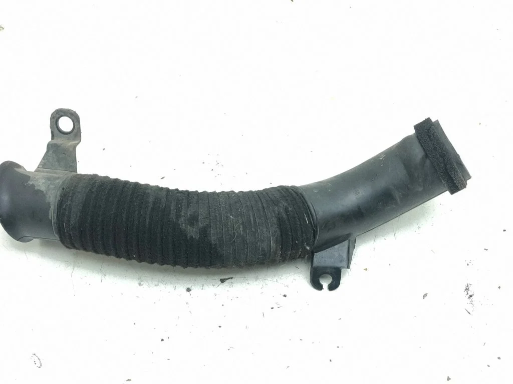 Air intake hose/pipe 04880890AB