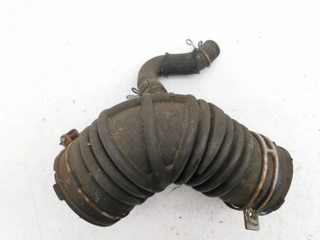 Air intake hose/pipe