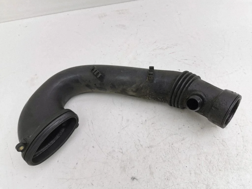 Õhu sisselaske voolik (-ud)/ toru (-d) – BMW 5-seeria E39 (1996-2003)