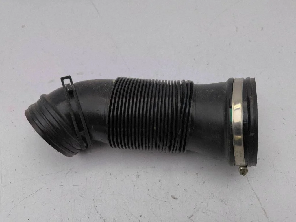 Air intake hose/pipe 5Q0129684E