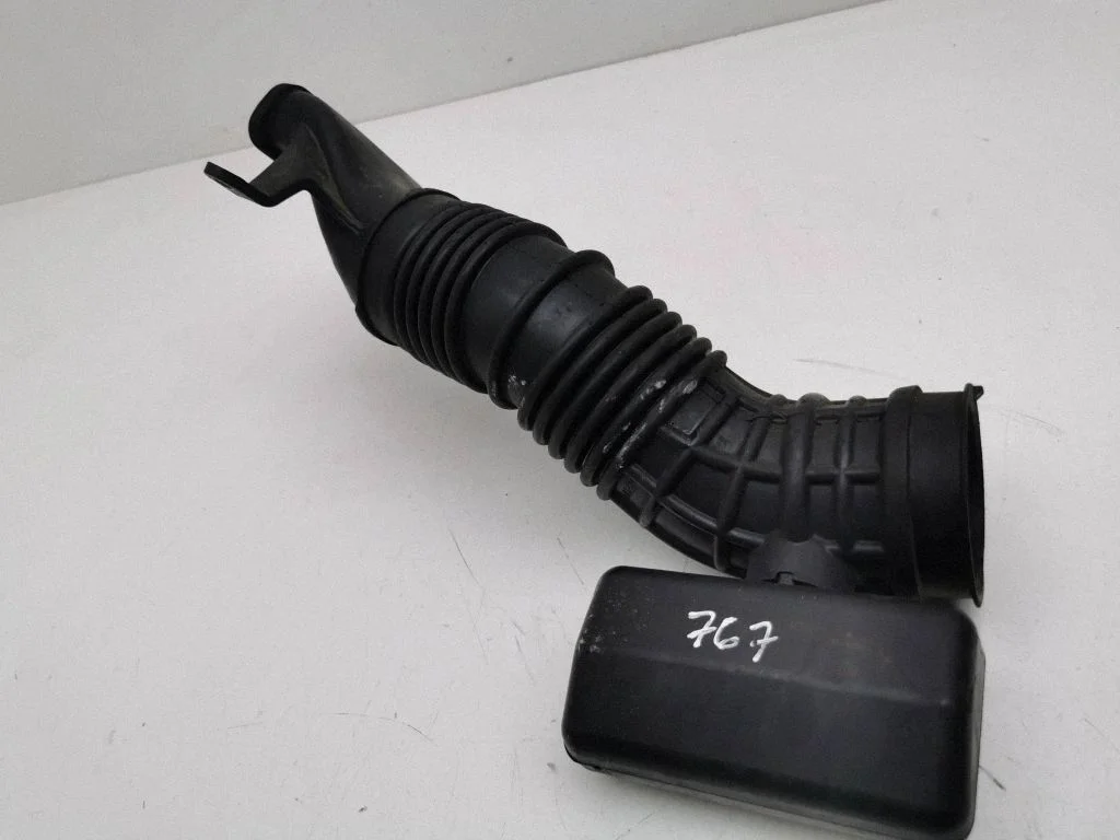 Air intake hose/pipe 18111368