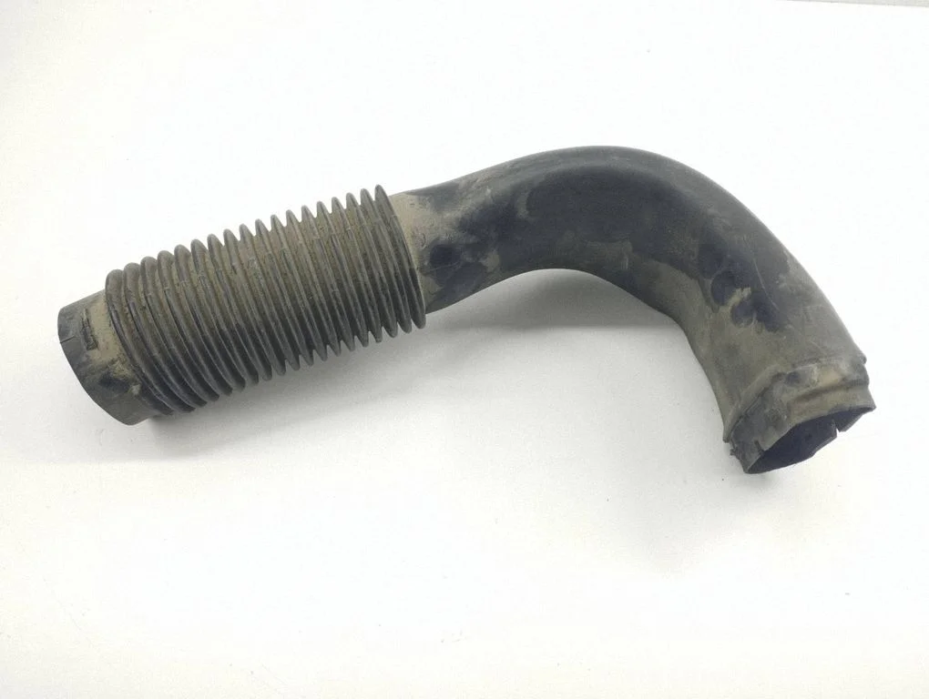 Air intake hose/pipe